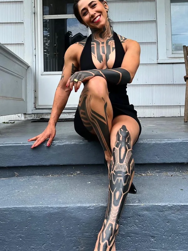 female black blackwork tatuaje en full body #63516 | Tatuador Wruce Bayne
