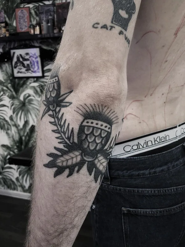 black blackwork Tatuagem em elbow #63542 | Tatuador Maksim Trad
