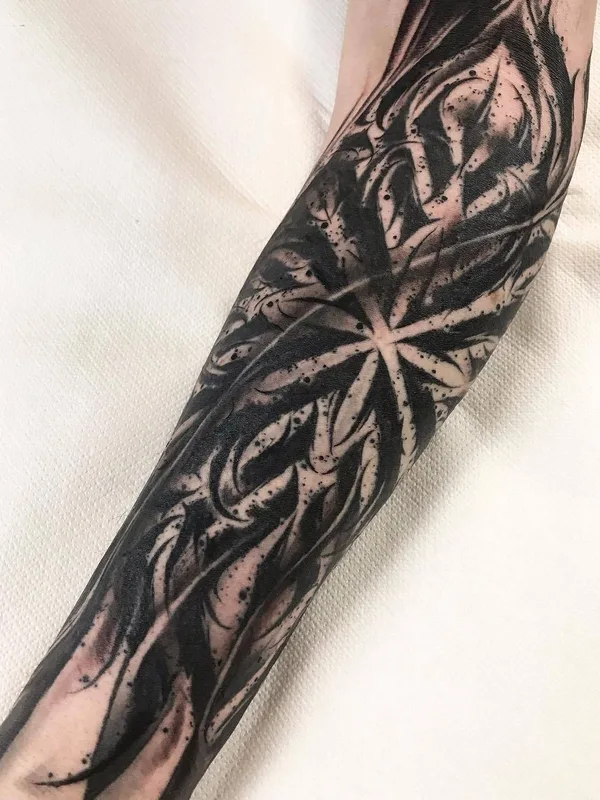 black blackwork tattoo on forearm #29340 | Tattoo Artist Felix Seele