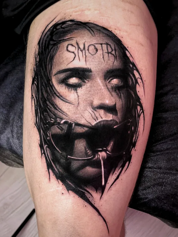 female black and grey black and grey tattoo auf thigh #65779 | Tätowierer Andrey Pavlenko