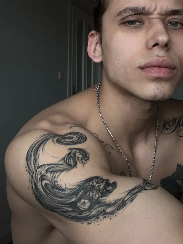 male black and grey blackwork татуировка на shoulder #68788 | Тату мастер Антон Тактаев