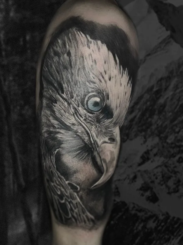 black and grey realism Tatuagem em bicep #71649 | Tatuador Fabian Hellberg