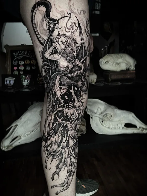 black and grey blackwork татуировка на thigh #57842 | Тату мастер Trockz