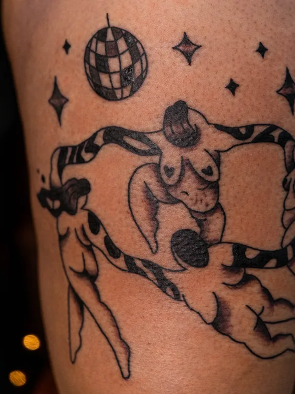 black and grey linework Tatuaggio su thigh #73193 | Tatuatore Toni PNW