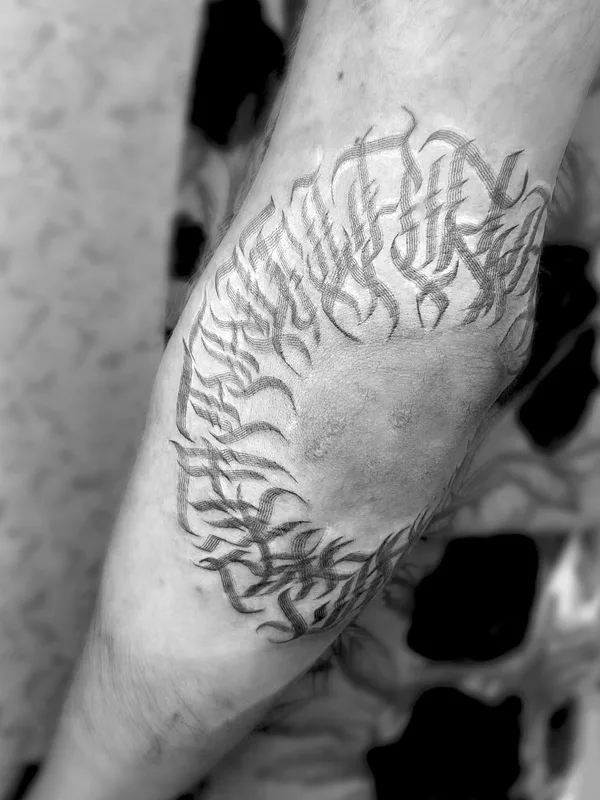 black and grey blackwork татуировка на elbow #59334 | Тату мастер Андрей Конин