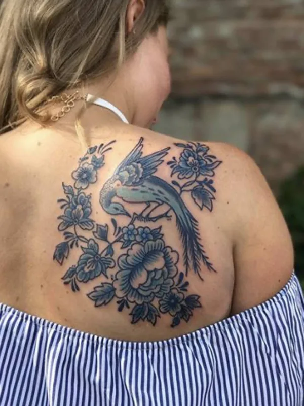 female color illustrative 纹身 在 shoulder blade #33426 | 纹身师 Tara Morgan
