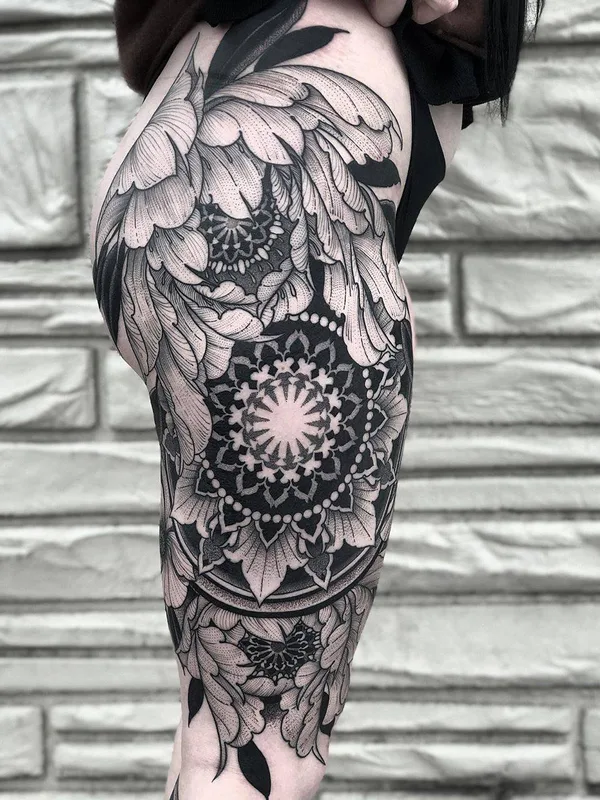 female black ornamental, blackwork, botanic татуировка на thigh #34152 | Тату мастер Jayce Wallingford