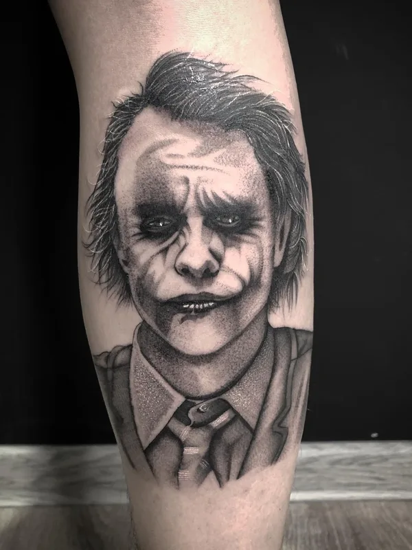 black and grey realism tattoo auf calf #46182 | Tätowierer Евгений Гнётов