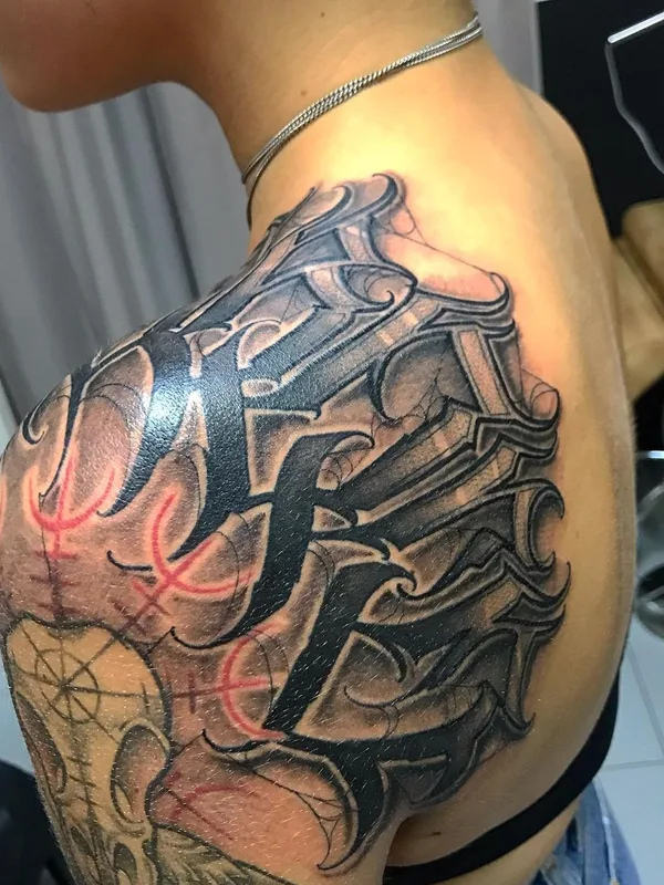 black and grey blackwork tatouage sur shoulder #49276 | Artiste tatoueur Стас Каниовский