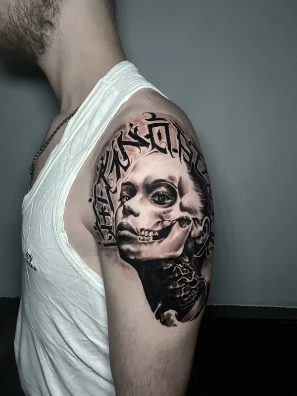 black and grey black and grey 纹身 在 shoulder #63609 | 纹身师 Александр Труш