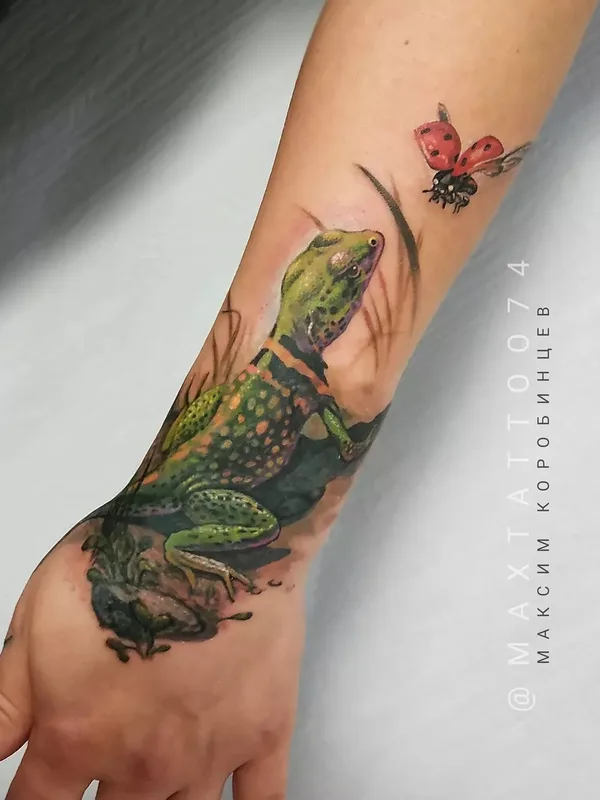color realism tatouage sur forearm #52770 | Artiste tatoueur Максим Коробинцев