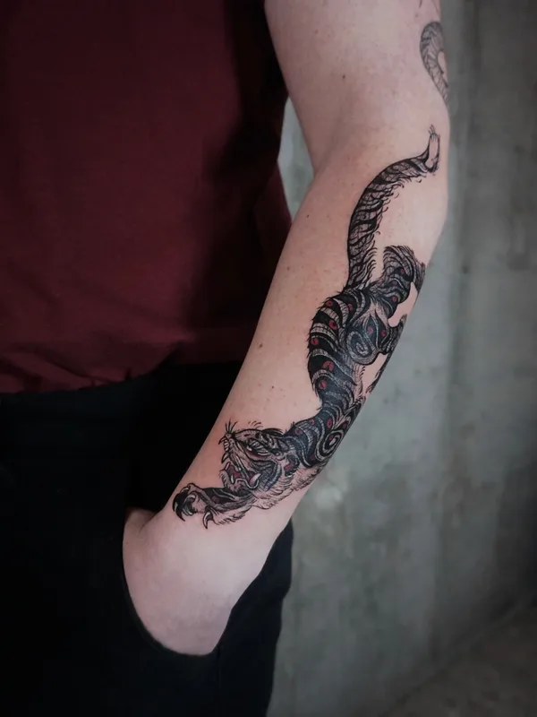 black and grey japanese Tatuagem em forearm #68804 | Tatuador БОСС МОРОЗОВ
