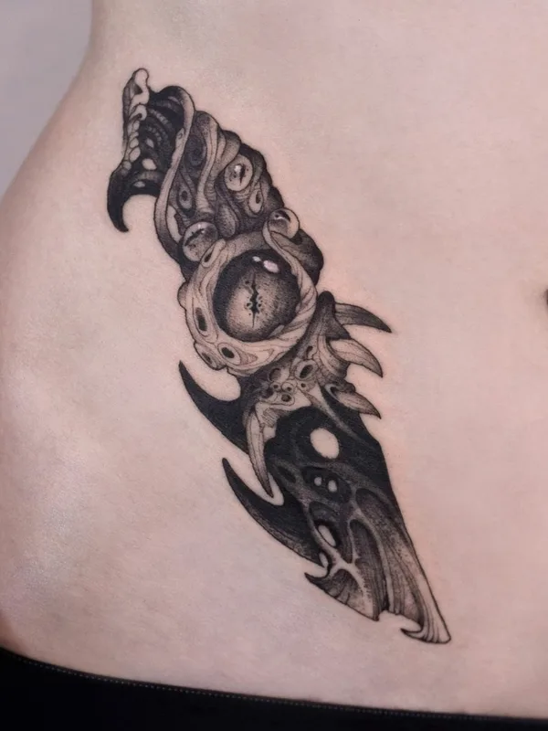 black and grey biomechanical татуировка на hip #71661 | Тату мастер Boris Popov