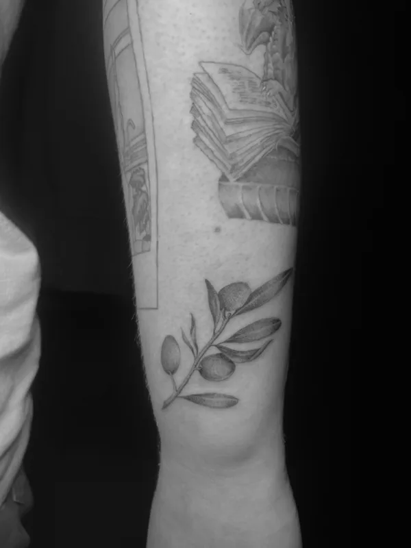 black and grey black and grey татуировка на forearm #71686 | Тату мастер Lauren Manners