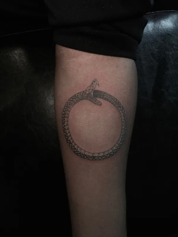 black and grey black and grey татуировка на forearm #71697 | Тату мастер Lauren Manners