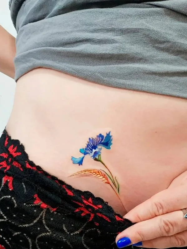 female color watercolor tattoo auf stomach #37250 | Tätowierer Irina Maklyakova