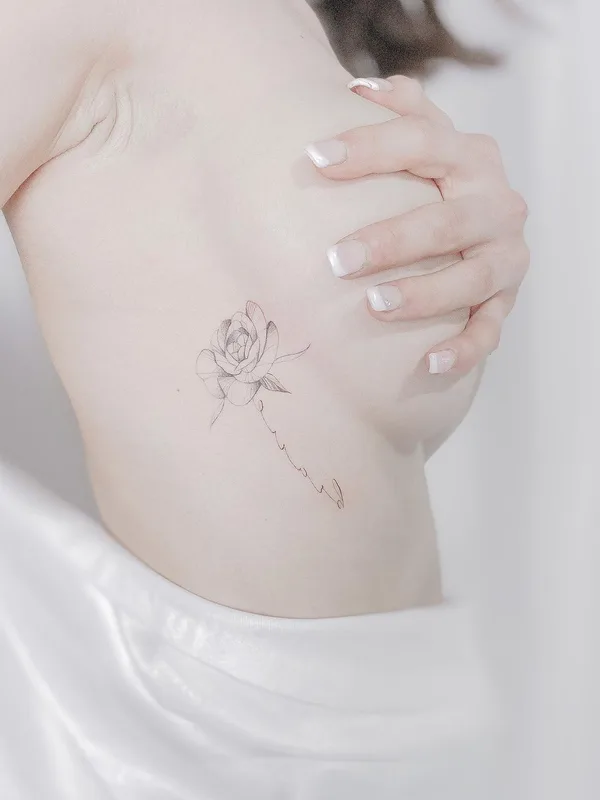 female black fineline tatouage sur shoulder #43420 | Artiste tatoueur Dastin Gregorio