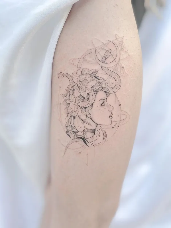 female black and grey fineline tatouage sur thigh #43426 | Artiste tatoueur Dastin Gregorio