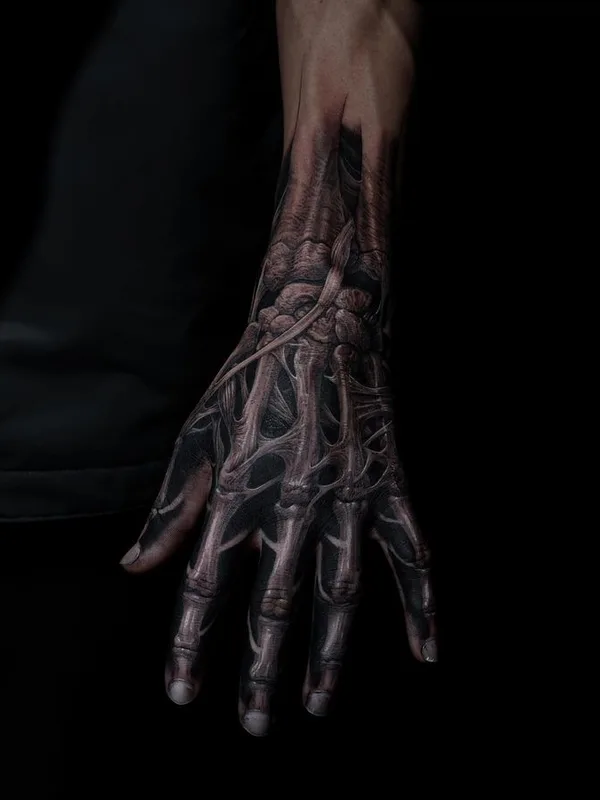 black and grey biomechanical 타투 부위 hand #75494 | 타투이스트 O.ONE