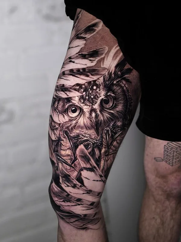 black and grey realism tattoo auf thigh #75515 | Tätowierer Jim Leclerc