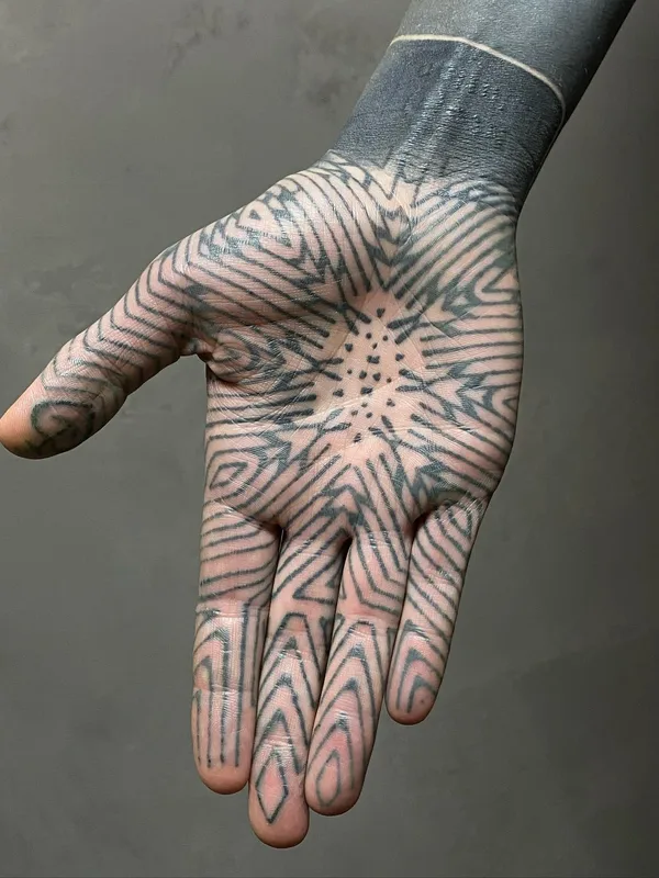 black geometric татуировка на hand #75525 | Тату мастер Stefan Halbwachs