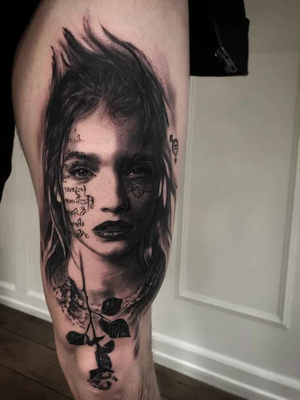 female black and grey realism tatuaje en thigh #17475 | Tatuador Mark Wosgerau