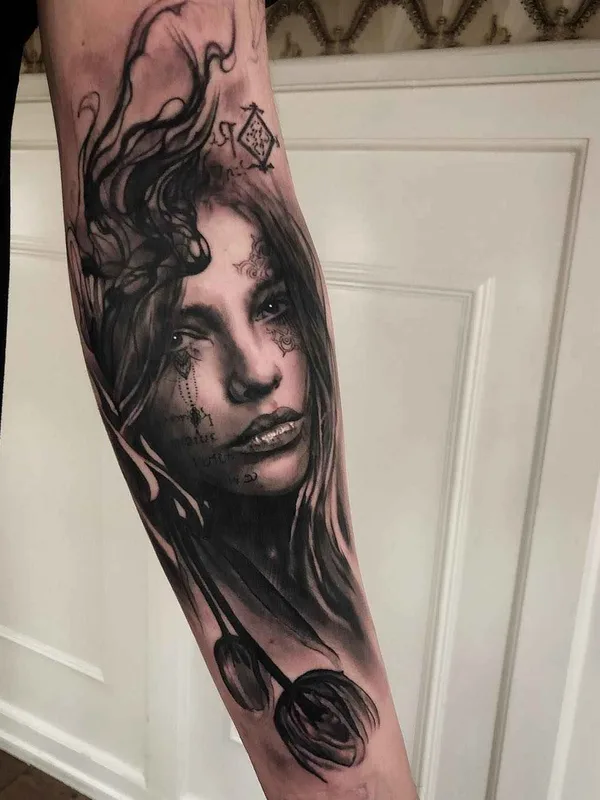 female black and grey realism tatuaje en forearm #17473 | Tatuador Mark Wosgerau