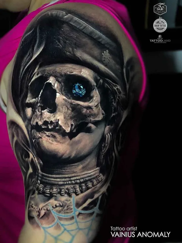 black and grey realism Tatuaggio su shoulder #17411 | Tatuatore Vainius Anomaly