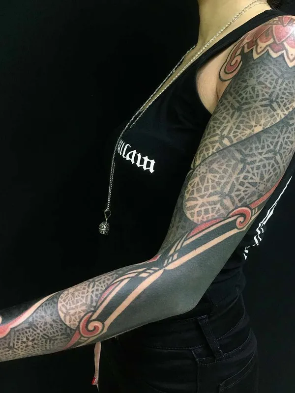 female color blackwork татуировка на full sleeve #21530 | Тату мастер Pierluigi Deliperi
