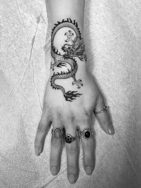 black blackwork tattoo auf wrist #20092 | Tätowierer Stefan Spider Sinclair