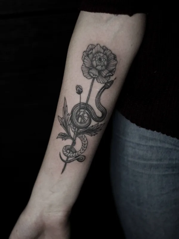 black and grey blackwork татуировка на forearm #27634 | Тату мастер Екатерина Барсукова