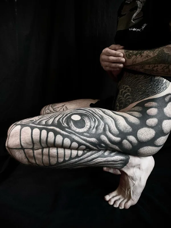 black blackwork tattoo on thigh #49324 | Tattoo Artist Veks Van Hillik