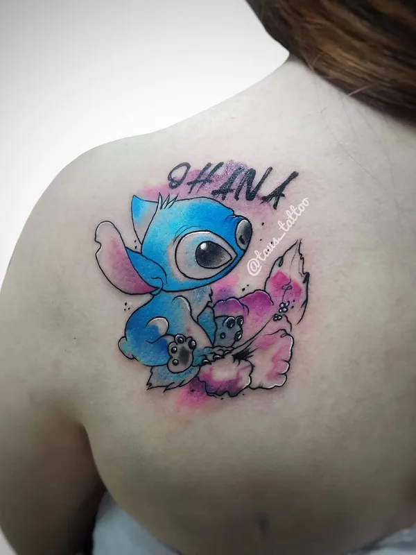 female color watercolor tatouage sur shoulder blade #49337 | Artiste tatoueur Александр Таус