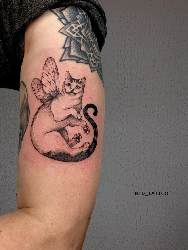 black and grey black and grey Tatuaggio su bicep #63680 | Tatuatore ntd_tattoo