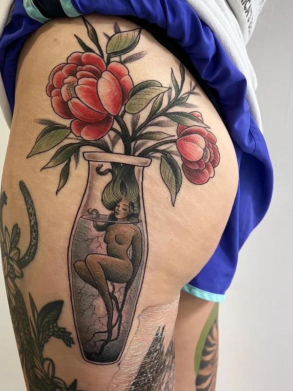 female color neotraditional Tatuaggio su thigh, leg #63702 | Tatuatore Sara Bell