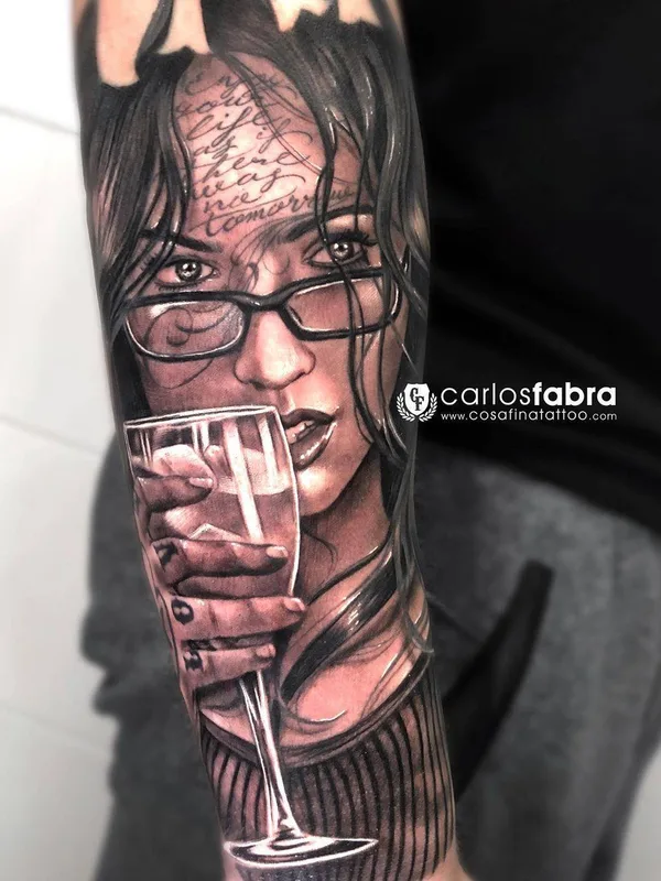 female black and grey realism tatouage sur forearm #30881 | Artiste tatoueur Carlos Fabra