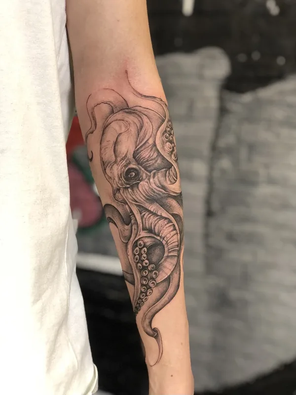 black and grey realism tattoo auf forearm #69862 | Tätowierer Тертишник Даниил