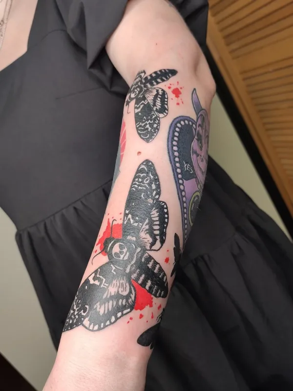 female color illustrative tatuaje en forearm #57928 | Tatuador Marie Thirteen