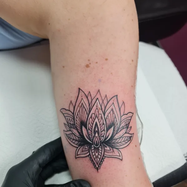 Abstract tattoo by Mariya Yolova