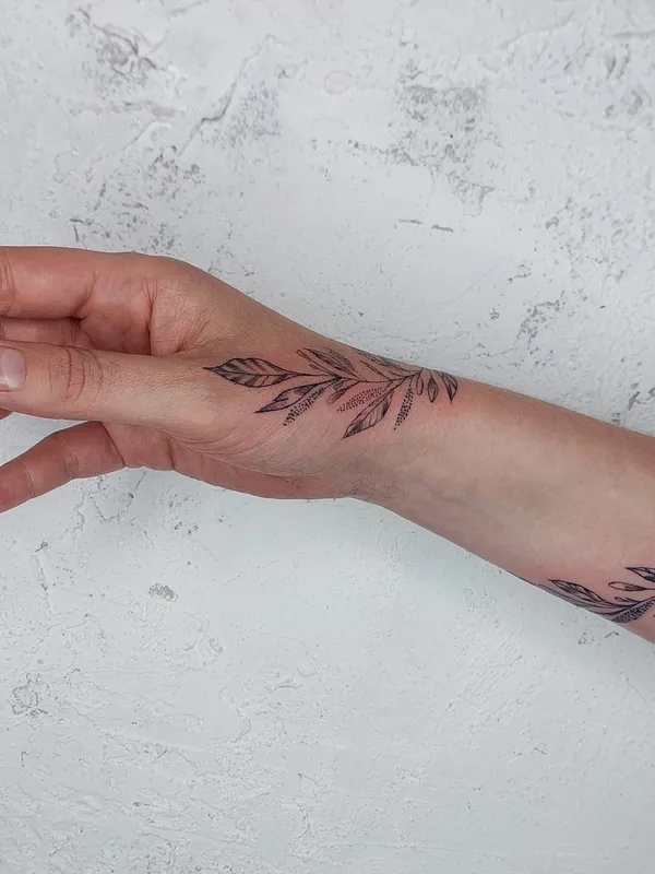 black fineline татуировка на wrist #74212 | Тату мастер Ксения Вахромеева 