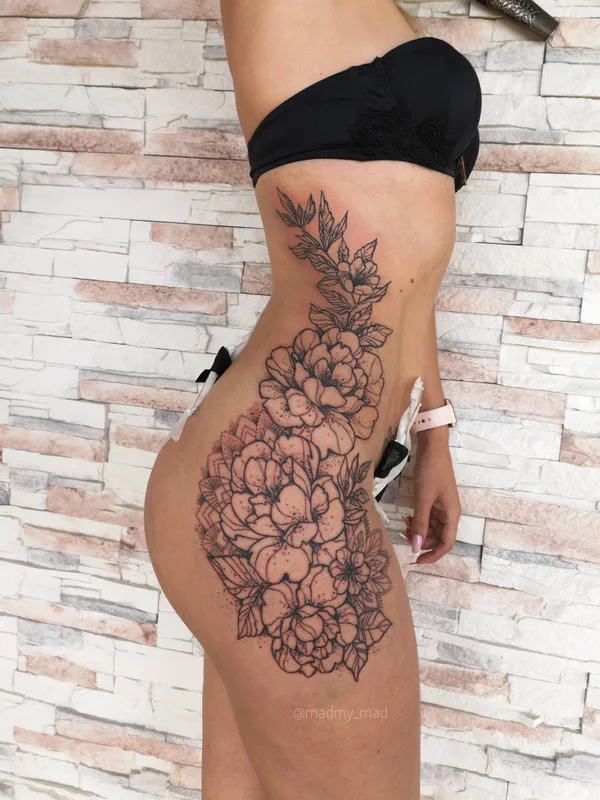 female black linework татуировка на thigh #33605 | Тату мастер Мария Жиркова 