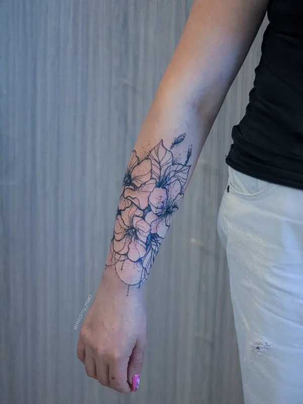 female black and grey fineline татуировка на forearm #33601 | Тату мастер Мария Жиркова 