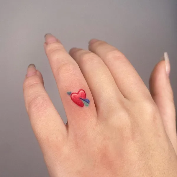 handpoke tattoo by Marina Strange in Moscow