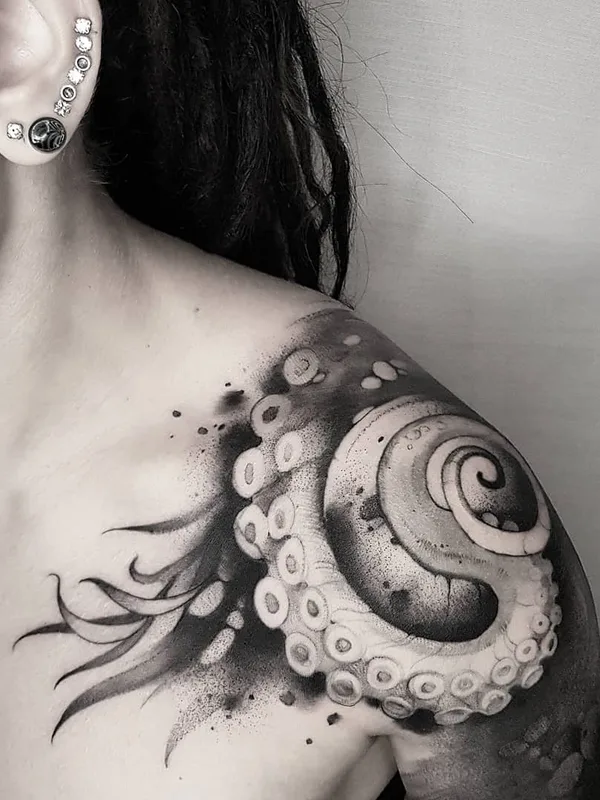 female black and grey black and grey татуировка на shoulder #43517 | Тату мастер Кира Воронок