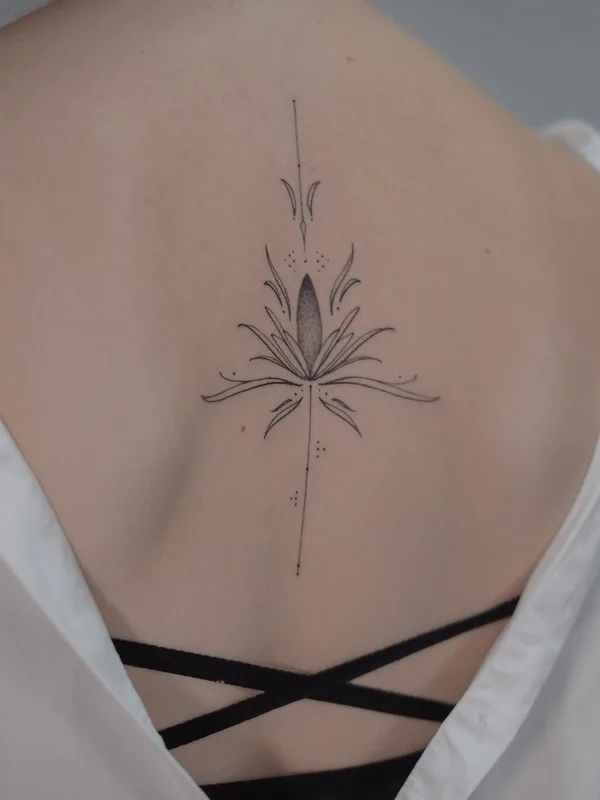female black fineline татуировка на upper back #75545 | Тату мастер Надежда Рузанова