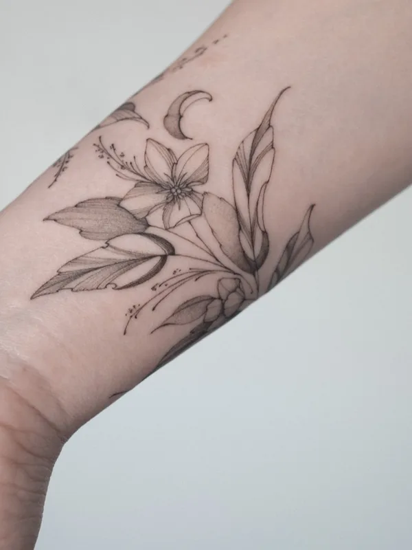 female black and grey fineline татуировка на forearm #75552 | Тату мастер Надежда Рузанова