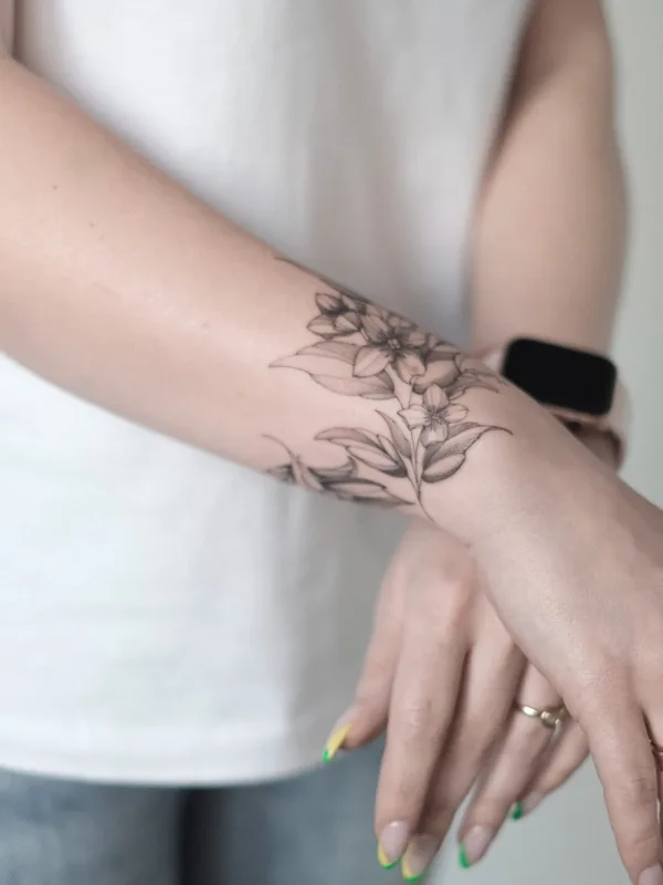 female black and grey botanic татуировка на forearm #75542 | Тату мастер Надежда Рузанова