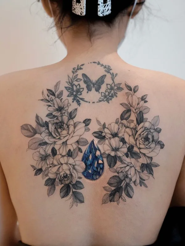 female color fineline tatouage sur upper back #46259 | Artiste tatoueur Zihwa