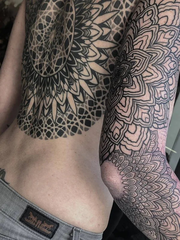 black mandala tatuaje en full back #27077 | Tatuador Corey Divine