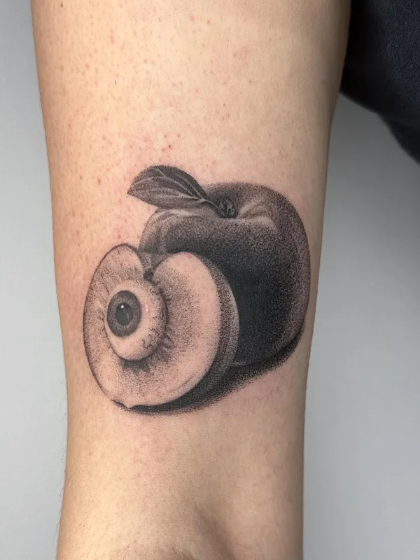 men black&gray microrealism, surrealism tatouage sur forearm #63769 | Artiste tatoueur Camille @plantsnpokes